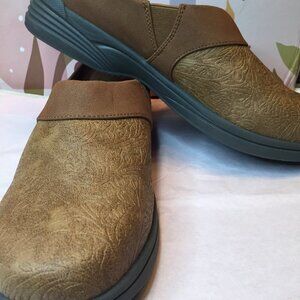Solite By Easy Street Comfort Mules  9M